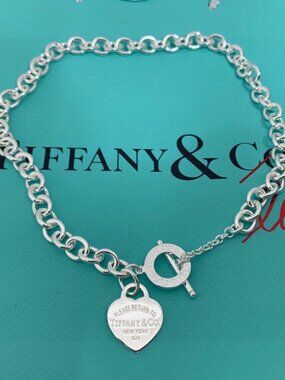 👑👑TIFFANY & CO. Heart-Shaped Pendant Necklace with Interlocking Heart Rings an